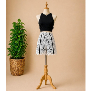 High-Waisted Flower Lace Shorts Brand: petites (Miss Selfridge)